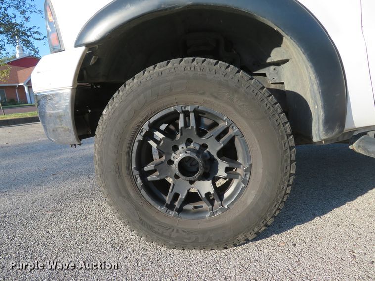 image for item DH2106 2006 Ford F350 Super Duty XL Crew Cab pickup truck