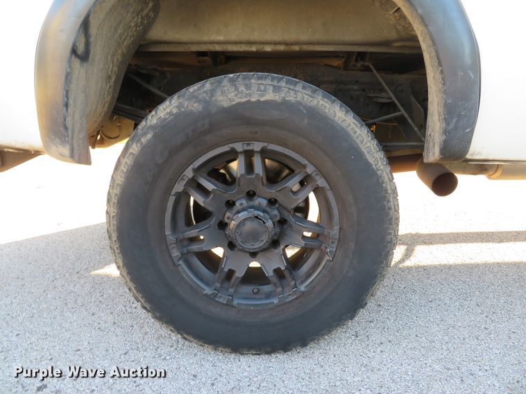 image for item DH2106 2006 Ford F350 Super Duty XL Crew Cab pickup truck