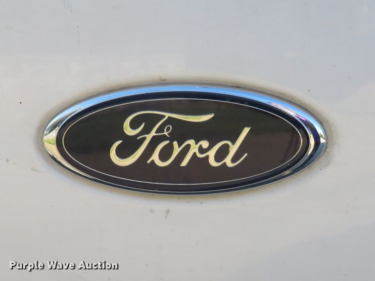 image for item DH2106 2006 Ford F350 Super Duty XL Crew Cab pickup truck