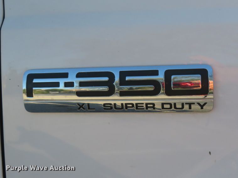 image for item DH2106 2006 Ford F350 Super Duty XL Crew Cab pickup truck
