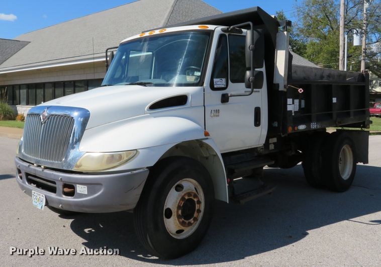 image for item DH2108 2006 International 4200 dump truck