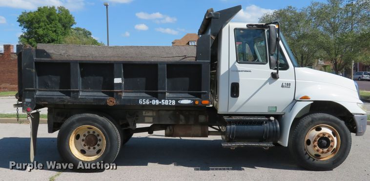 image for item DH2108 2006 International 4200 dump truck