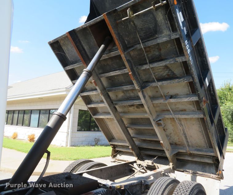 image for item DH2108 2006 International 4200 dump truck