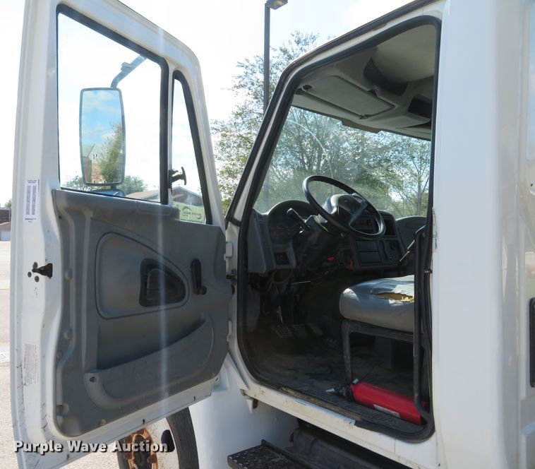 image for item DH2108 2006 International 4200 dump truck