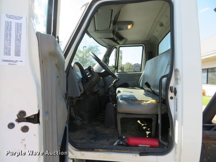 image for item DH2108 2006 International 4200 dump truck