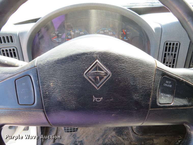 image for item DH2108 2006 International 4200 dump truck