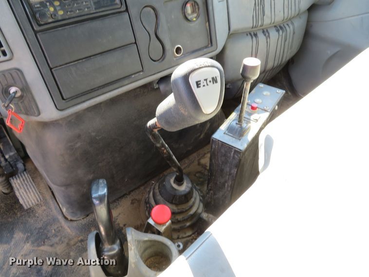 image for item DH2108 2006 International 4200 dump truck