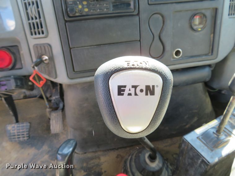 image for item DH2108 2006 International 4200 dump truck