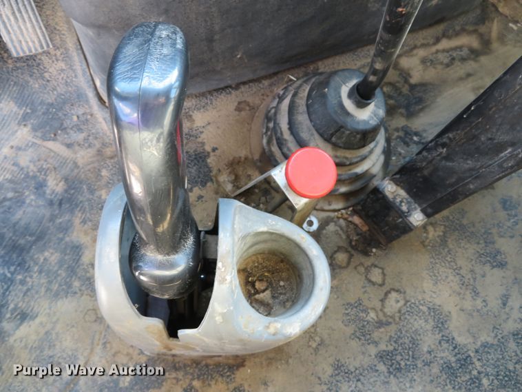 image for item DH2108 2006 International 4200 dump truck