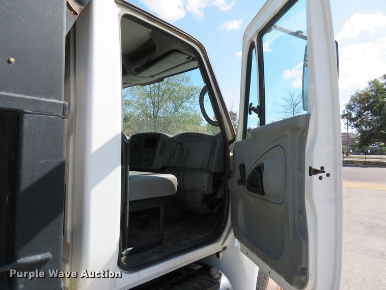 image for item DH2108 2006 International 4200 dump truck