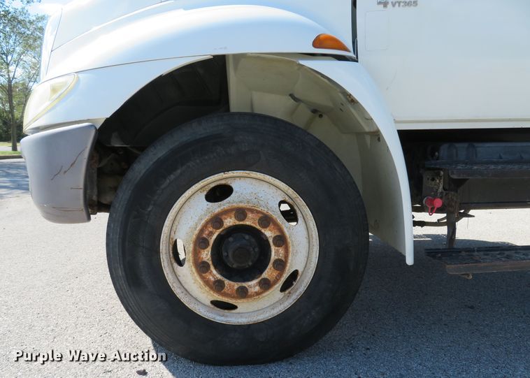 image for item DH2108 2006 International 4200 dump truck