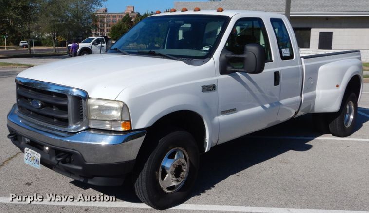 image for item DH2110 2002 Ford F350 Super Duty SuperCab pickup truck