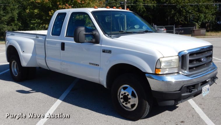 image for item DH2110 2002 Ford F350 Super Duty SuperCab pickup truck