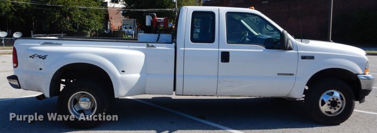 image for item DH2110 2002 Ford F350 Super Duty SuperCab pickup truck