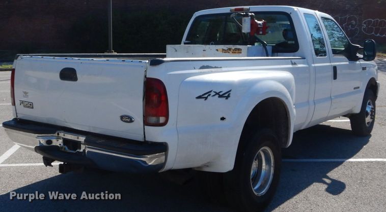 image for item DH2110 2002 Ford F350 Super Duty SuperCab pickup truck