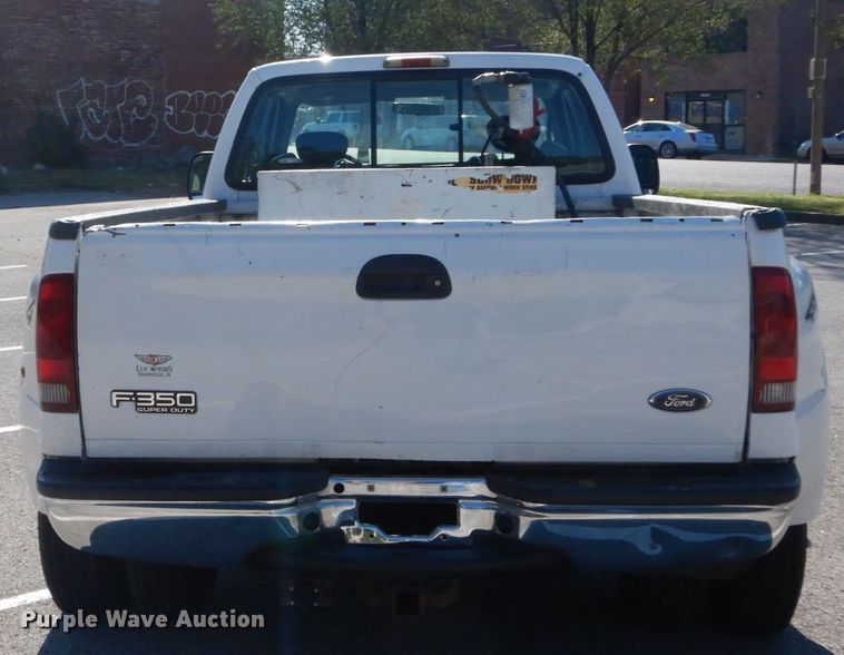 image for item DH2110 2002 Ford F350 Super Duty SuperCab pickup truck