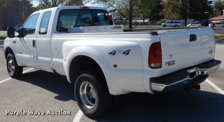 image for item DH2110 2002 Ford F350 Super Duty SuperCab pickup truck