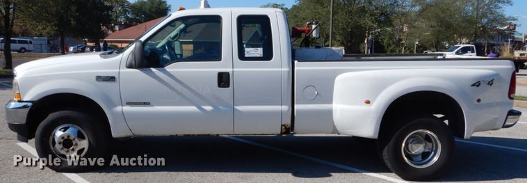 image for item DH2110 2002 Ford F350 Super Duty SuperCab pickup truck