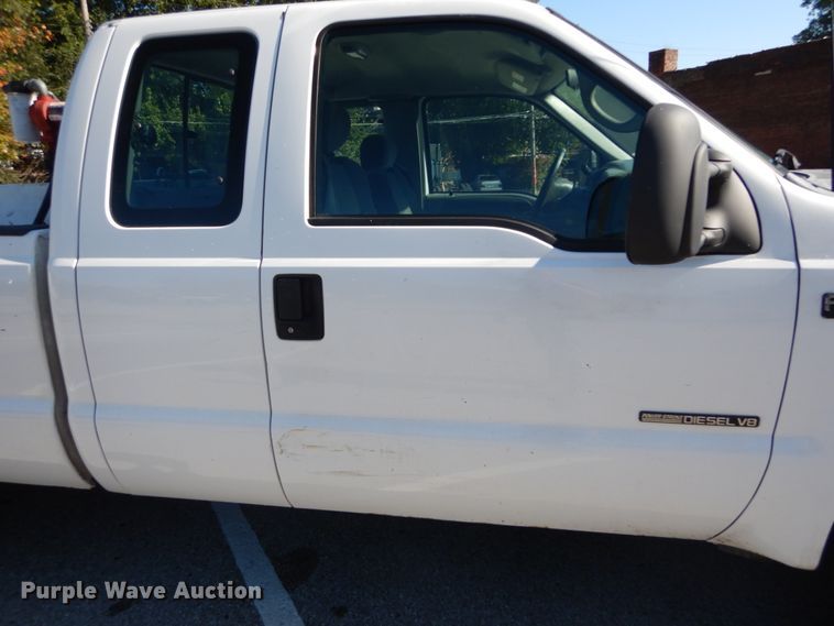 image for item DH2110 2002 Ford F350 Super Duty SuperCab pickup truck