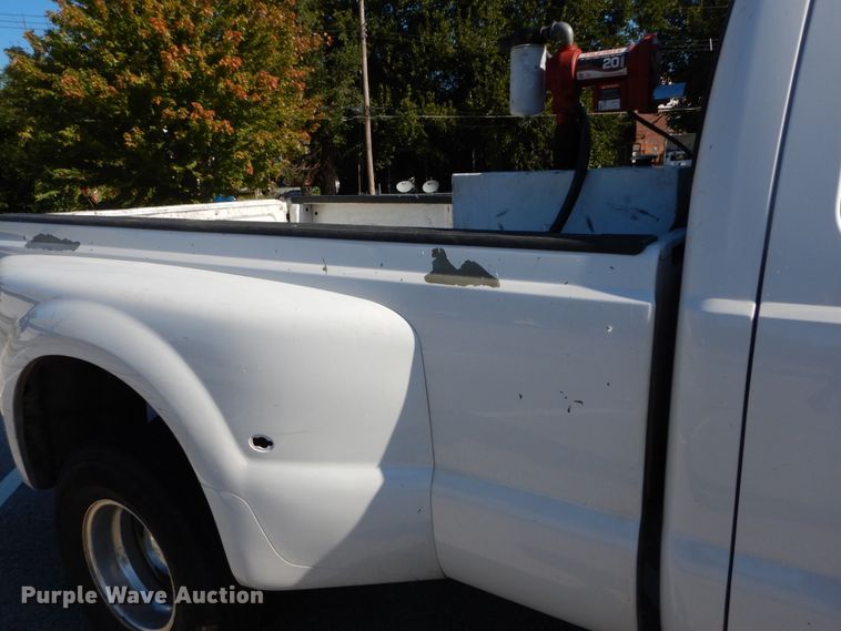 image for item DH2110 2002 Ford F350 Super Duty SuperCab pickup truck