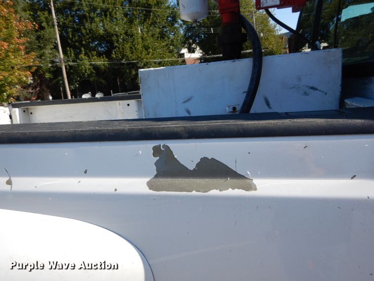 image for item DH2110 2002 Ford F350 Super Duty SuperCab pickup truck