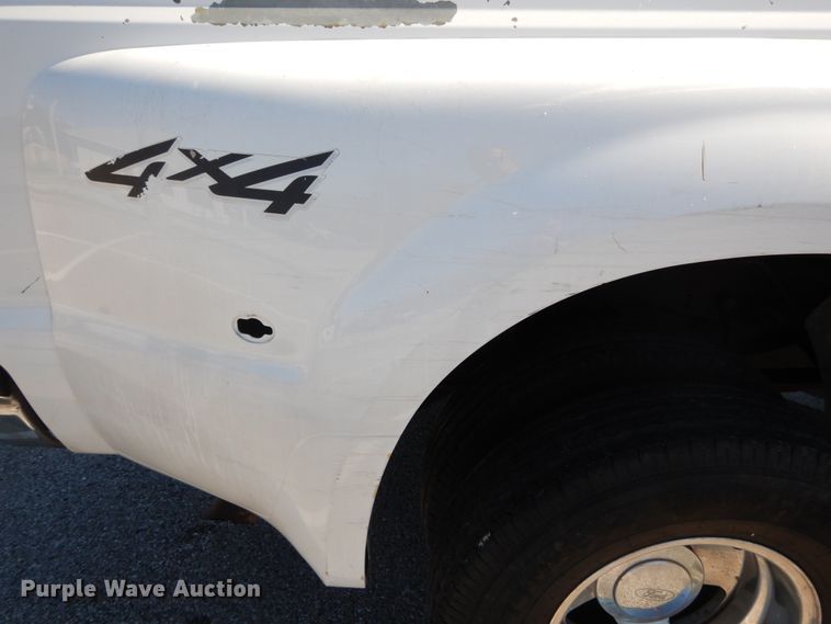 image for item DH2110 2002 Ford F350 Super Duty SuperCab pickup truck