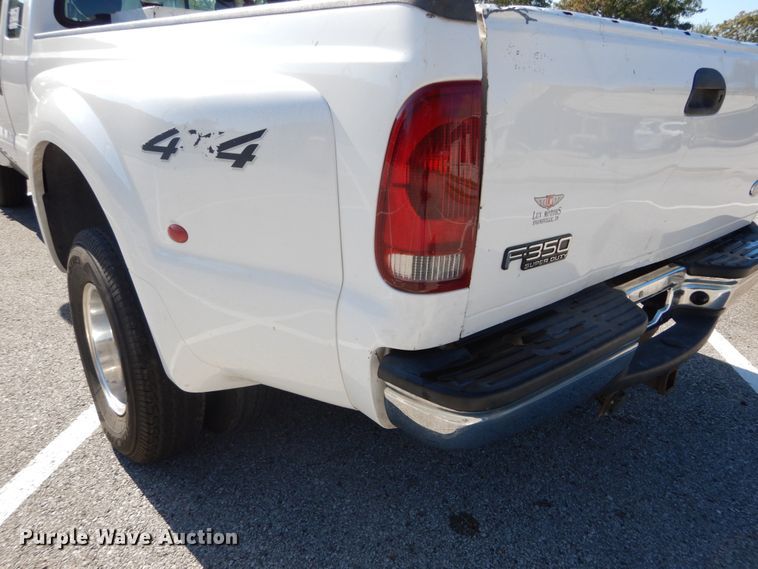 image for item DH2110 2002 Ford F350 Super Duty SuperCab pickup truck