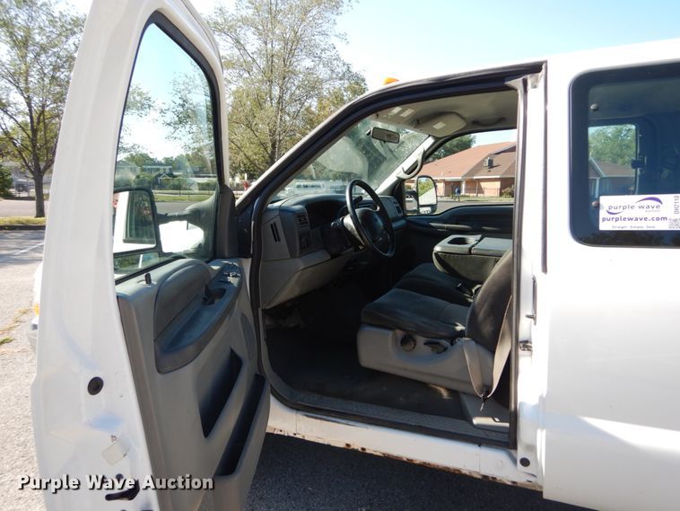 image for item DH2110 2002 Ford F350 Super Duty SuperCab pickup truck