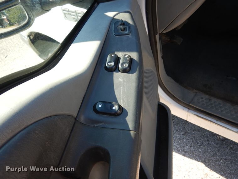 image for item DH2110 2002 Ford F350 Super Duty SuperCab pickup truck