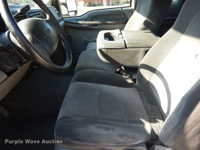 image for item DH2110 2002 Ford F350 Super Duty SuperCab pickup truck