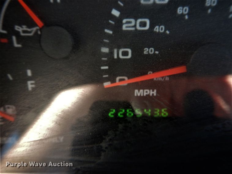 image for item DH2110 2002 Ford F350 Super Duty SuperCab pickup truck