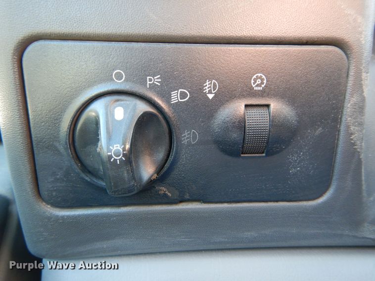 image for item DH2110 2002 Ford F350 Super Duty SuperCab pickup truck