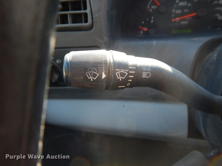 image for item DH2110 2002 Ford F350 Super Duty SuperCab pickup truck