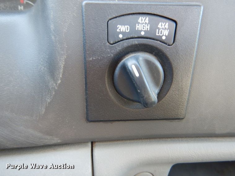 image for item DH2110 2002 Ford F350 Super Duty SuperCab pickup truck