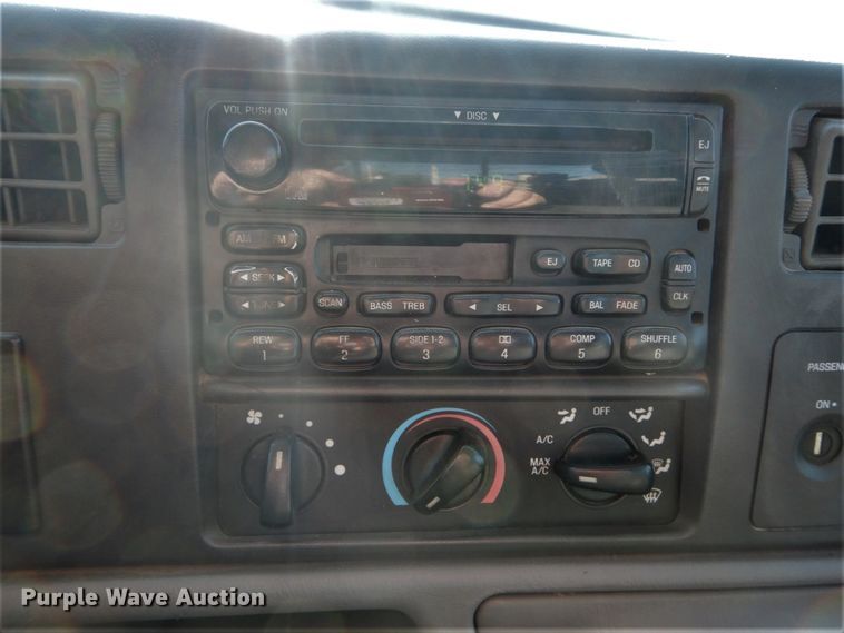 image for item DH2110 2002 Ford F350 Super Duty SuperCab pickup truck