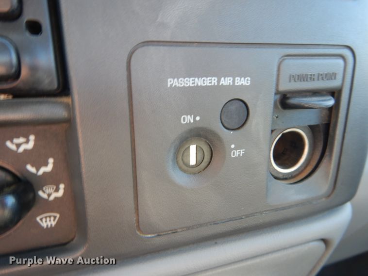 image for item DH2110 2002 Ford F350 Super Duty SuperCab pickup truck