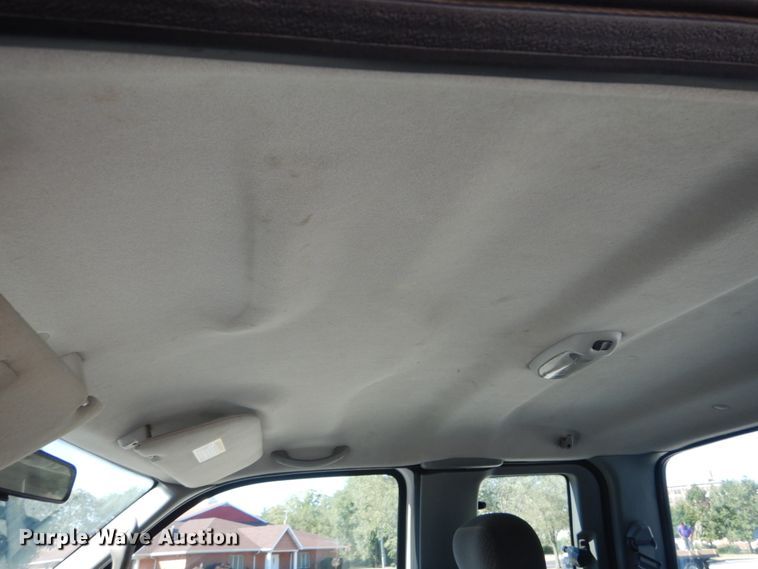 image for item DH2110 2002 Ford F350 Super Duty SuperCab pickup truck