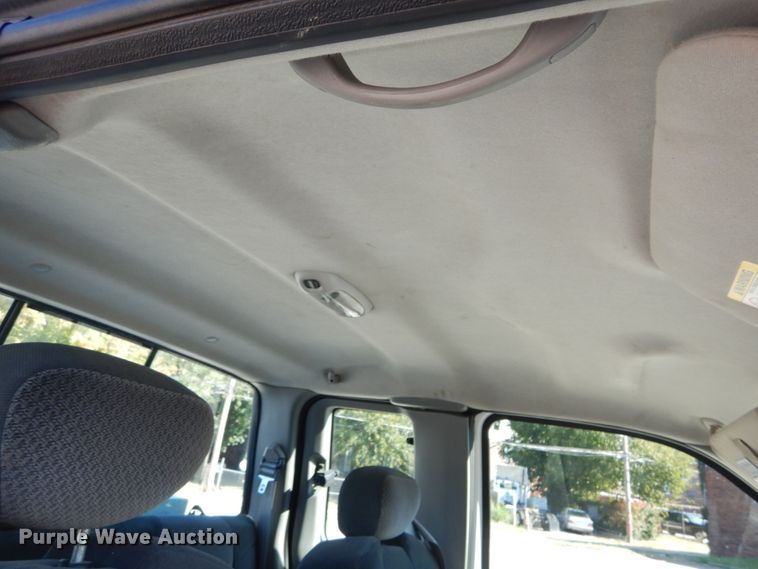 image for item DH2110 2002 Ford F350 Super Duty SuperCab pickup truck