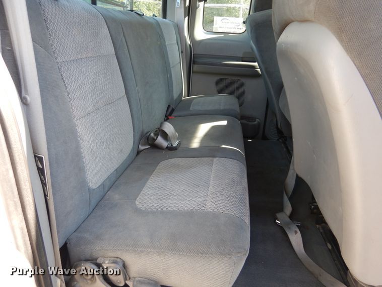 image for item DH2110 2002 Ford F350 Super Duty SuperCab pickup truck