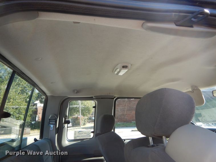 image for item DH2110 2002 Ford F350 Super Duty SuperCab pickup truck