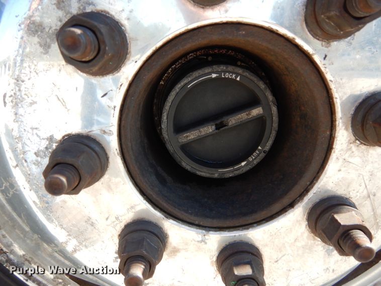 image for item DH2110 2002 Ford F350 Super Duty SuperCab pickup truck