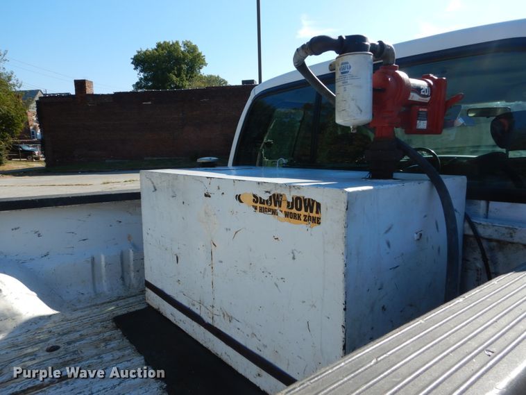 image for item DH2110 2002 Ford F350 Super Duty SuperCab pickup truck