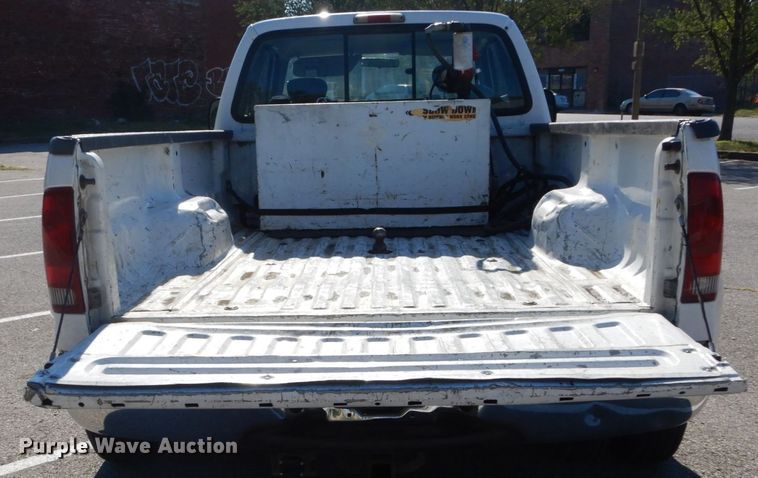 image for item DH2110 2002 Ford F350 Super Duty SuperCab pickup truck