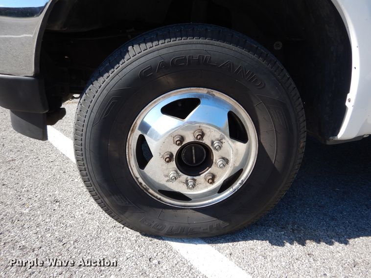 image for item DH2110 2002 Ford F350 Super Duty SuperCab pickup truck