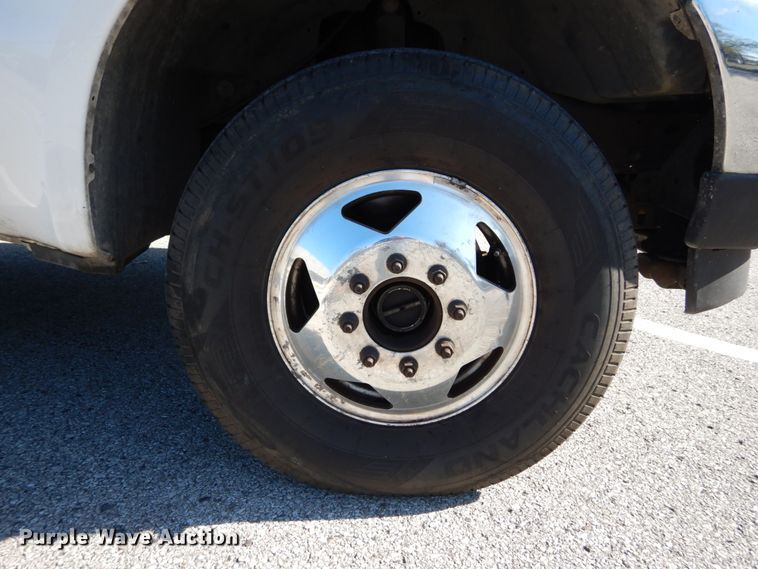 image for item DH2110 2002 Ford F350 Super Duty SuperCab pickup truck