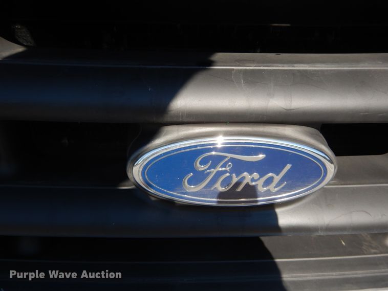 image for item DH2110 2002 Ford F350 Super Duty SuperCab pickup truck