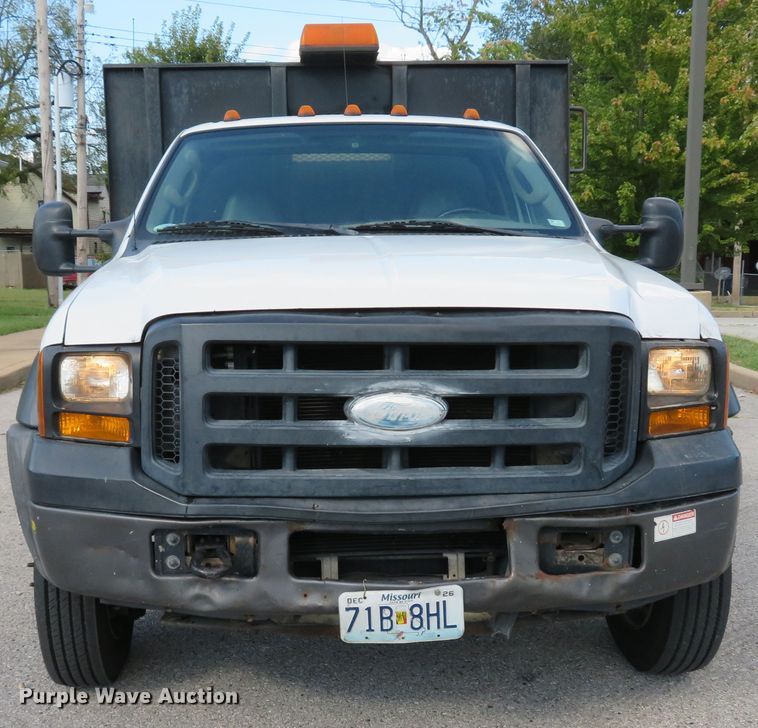 image for item DH2111 2006 Ford F550 flatbed truck