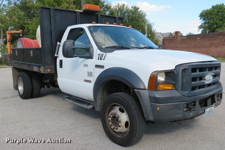 image for item DH2111 2006 Ford F550 flatbed truck