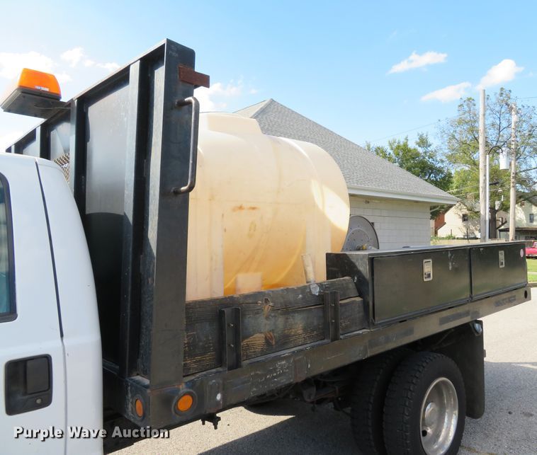 image for item DH2111 2006 Ford F550 flatbed truck