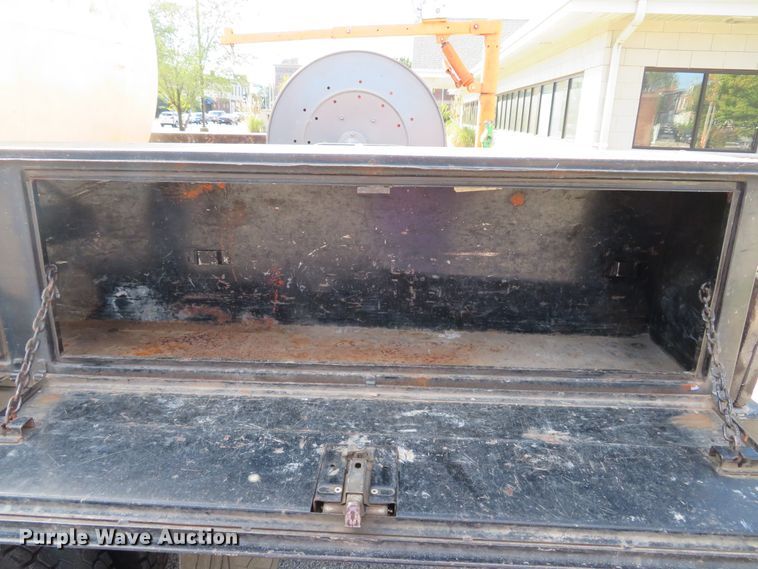 image for item DH2111 2006 Ford F550 flatbed truck